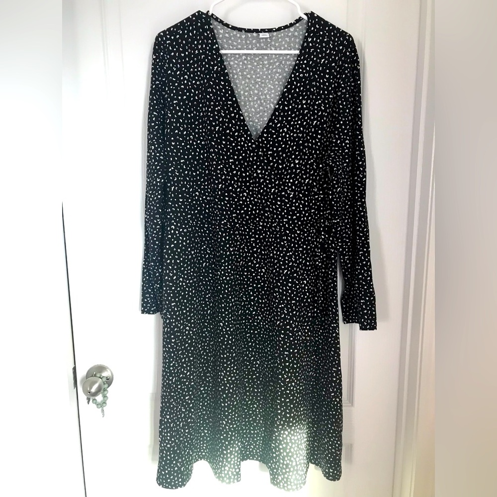 NWT Old Navy XXL Wrap dress black white stretchy fabric w/ tie on one side
